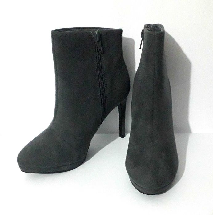 Botas / Botins cinzentos de salto alto Primark Tam 366 Novos