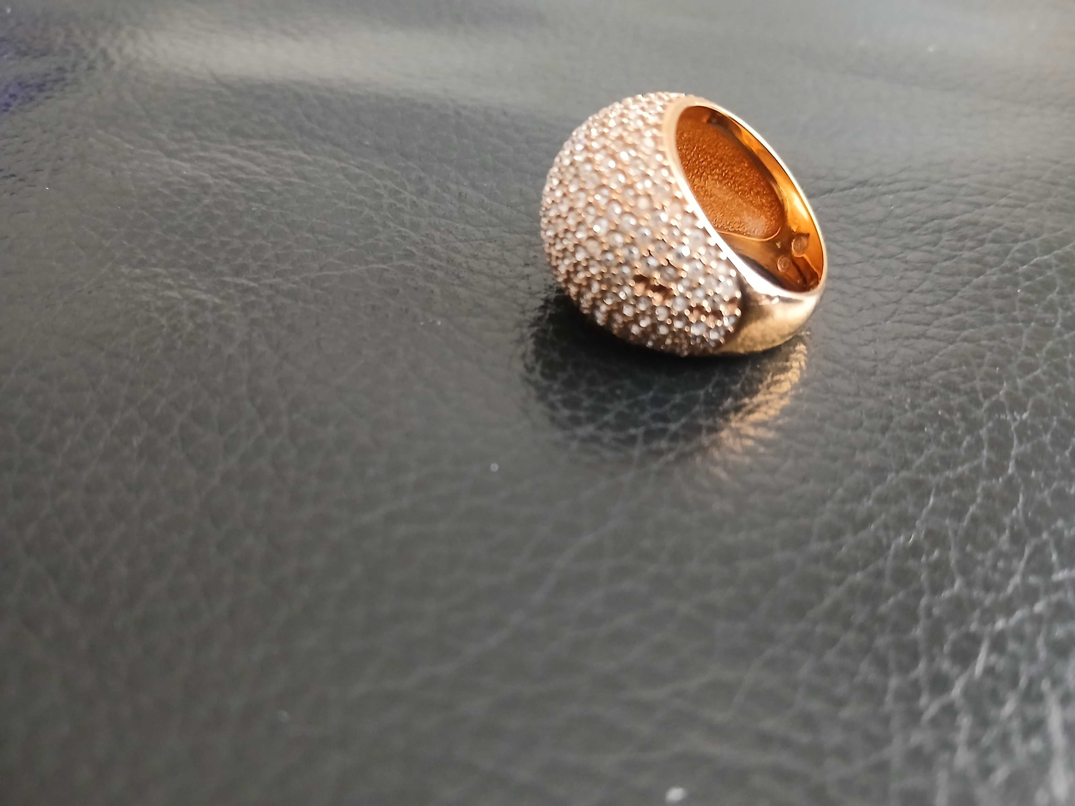 Anel Swarovski dourado