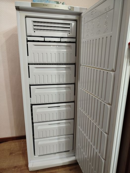 Морозильна камера Indesit No Frost