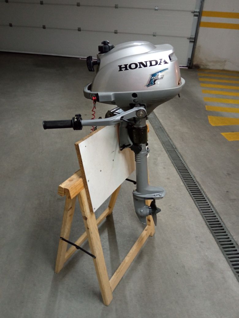 Barco pneumático 2.5m + Honda 2.3 CV 4 tempos