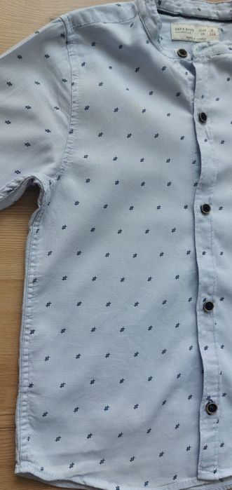Koszula Zara 116 dł rękaw jasnoniebieska z drobnym wzorem stójką