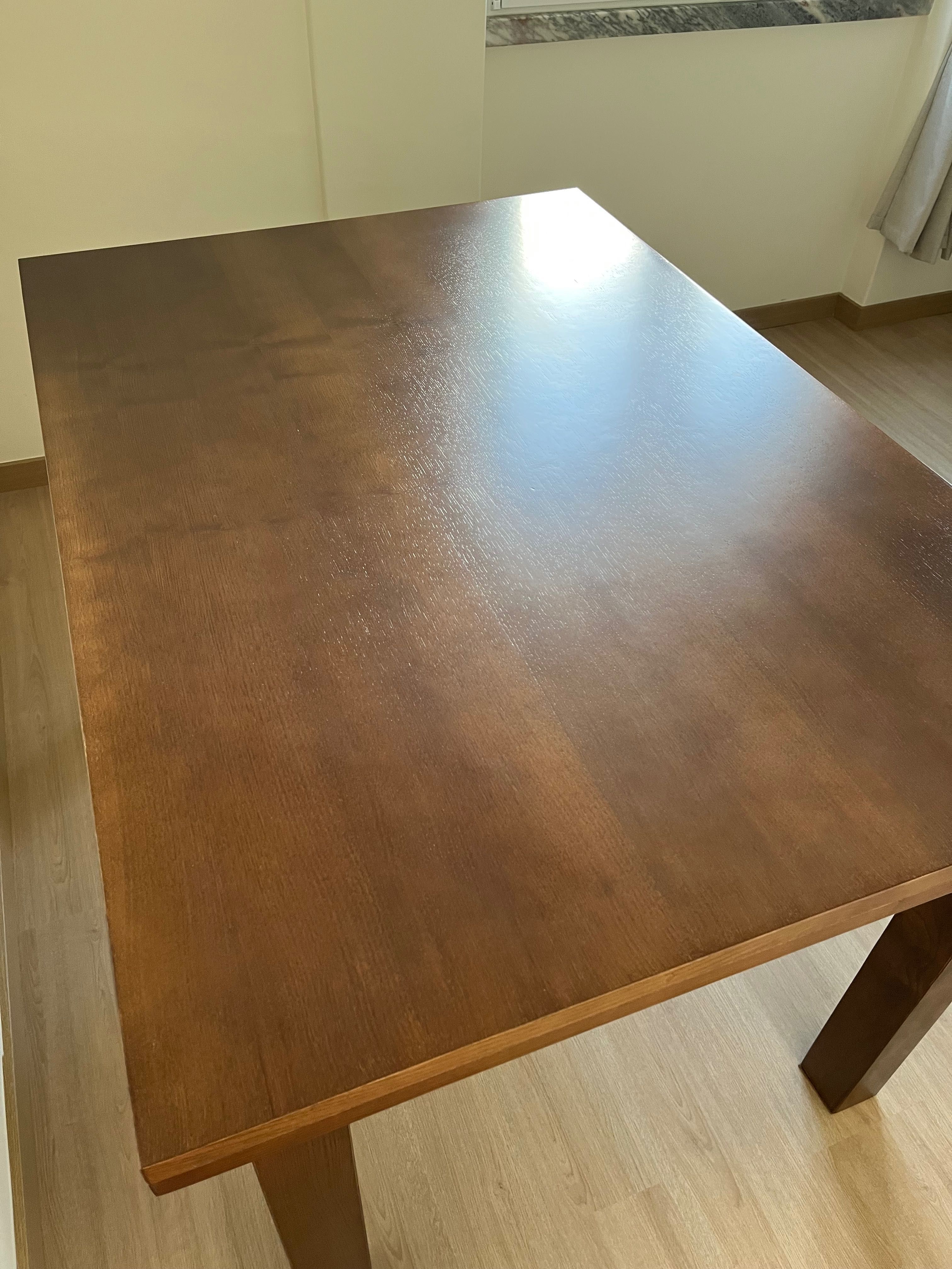 Mesa extensível madeira de Castanho– como nova | Pouca utilização.