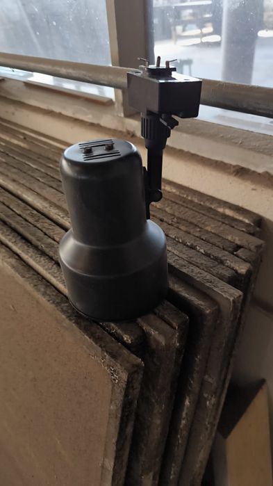 Focos de casquilho E 27.