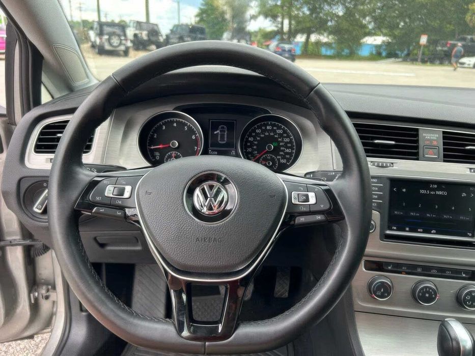 Volkswagen Golf Wolfsburg Edition 4-Door      2017
