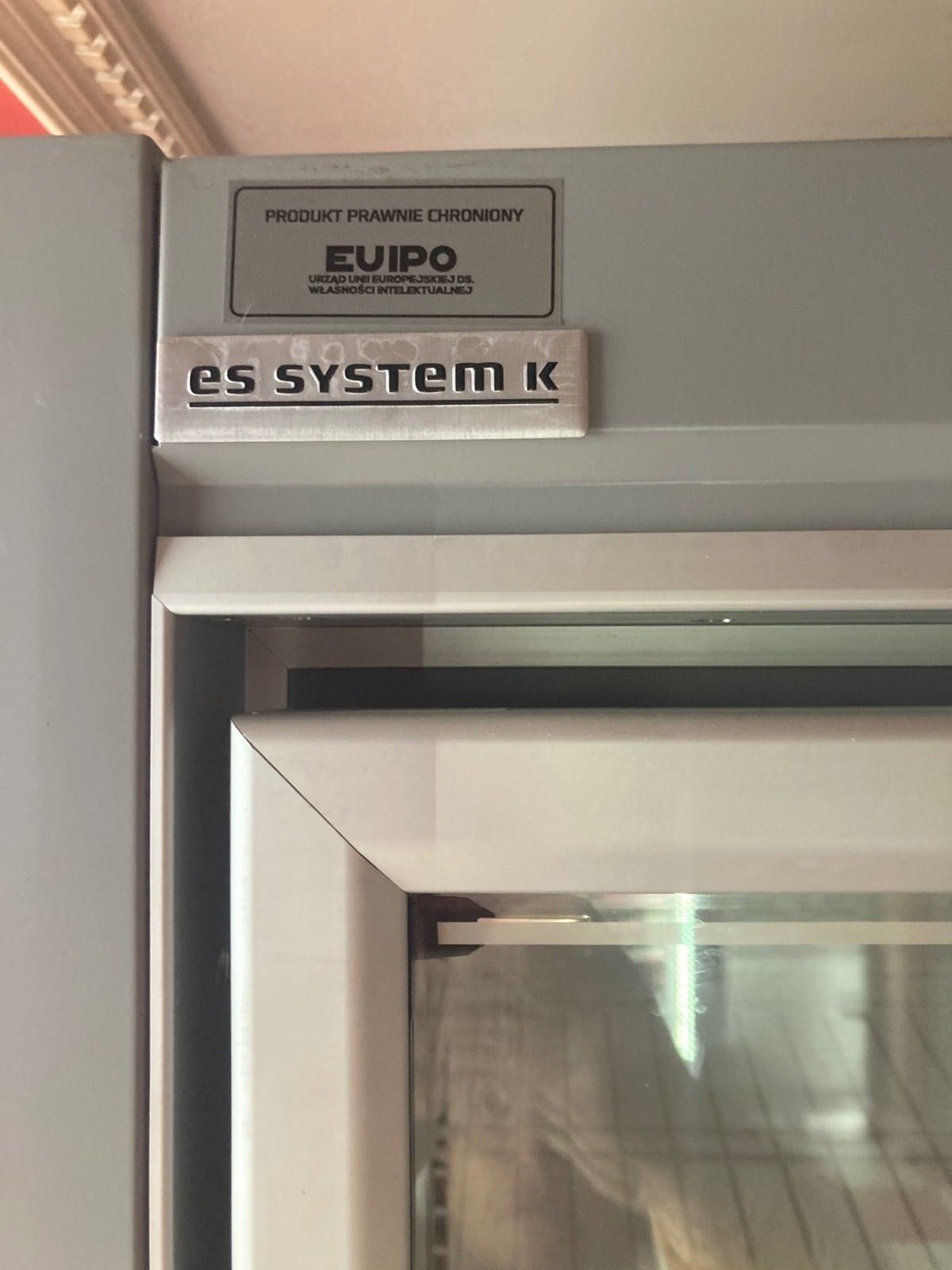 Морозильна шафа-вітрина "ES SYSTEM K" корисний об'єм 1400 л., (Польща)