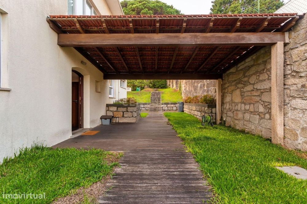 Moradia V3 com Jardim Privativo e Garagem — A 100 m do Parque da Cidad