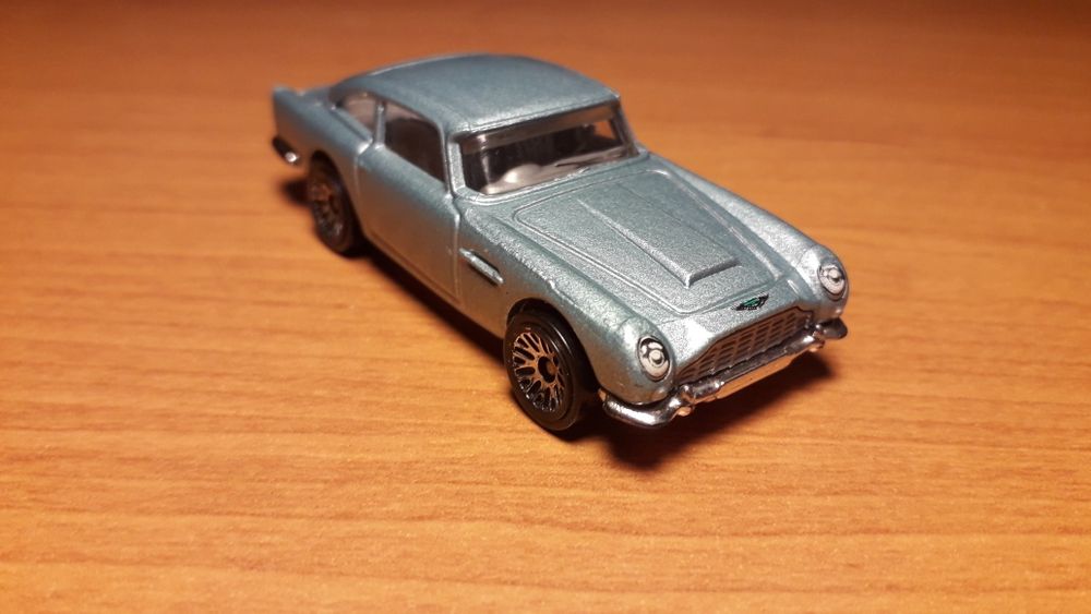 Модельки машин Hot Wheels. Коллекция из 16 машинок + бонусные модели.