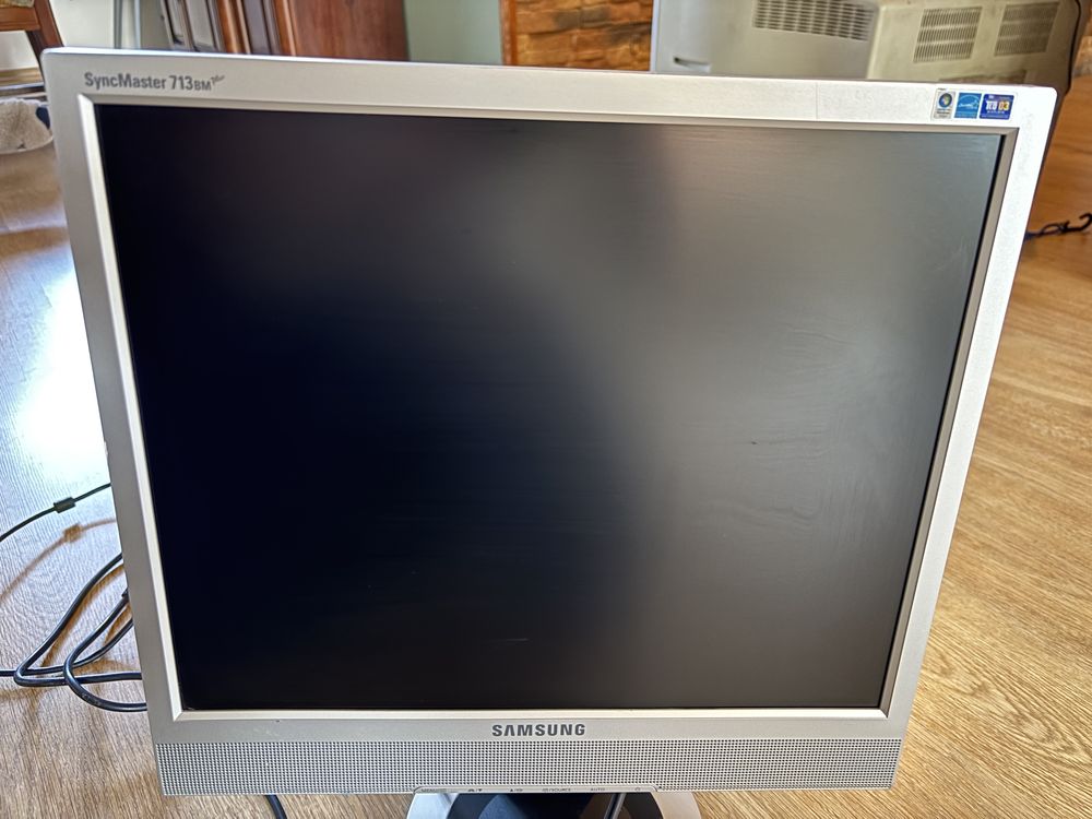 Komputer PC stacjonarny monitor samsung zestaw 2.8 GHz
