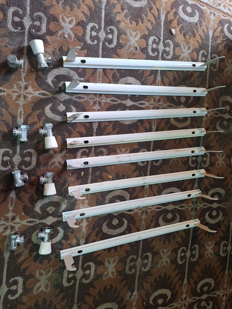 Wieszaki, uchwyty grzejnikowe plus zawory komplet