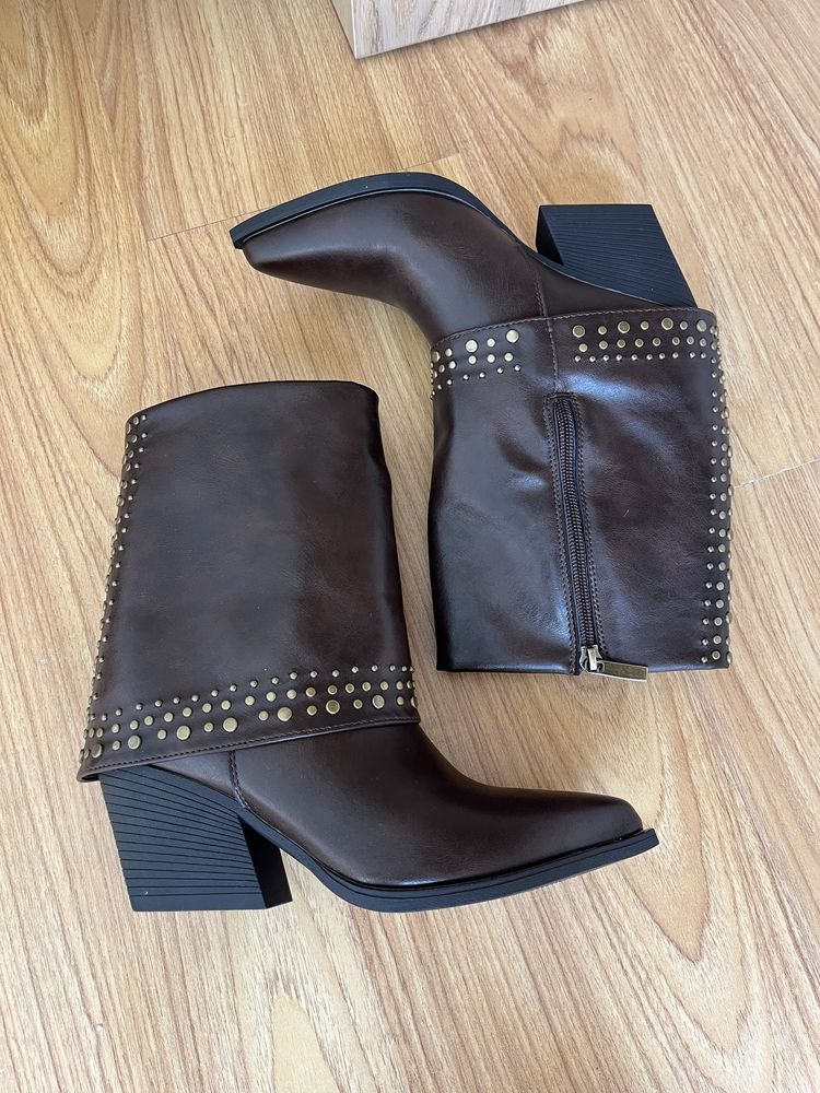 Botas Castanhas com Tachas Seaside
