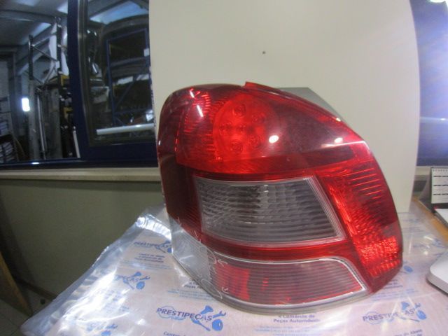 Farol Tras Stop3293 TOYOTA YARIS 2011 1.4 D4D 90CV 5 CINZA ESQ ORIGINAL Danificado