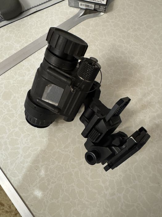 Моникуляр pvs-14