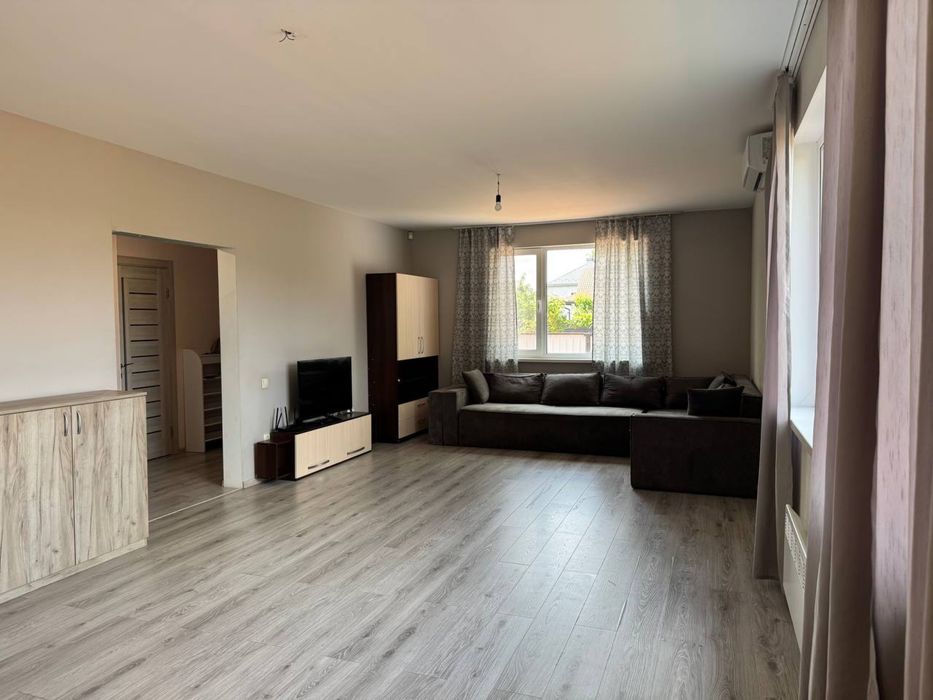 Продам будинок-дуплекс 2 поверховий Святопетрівське.