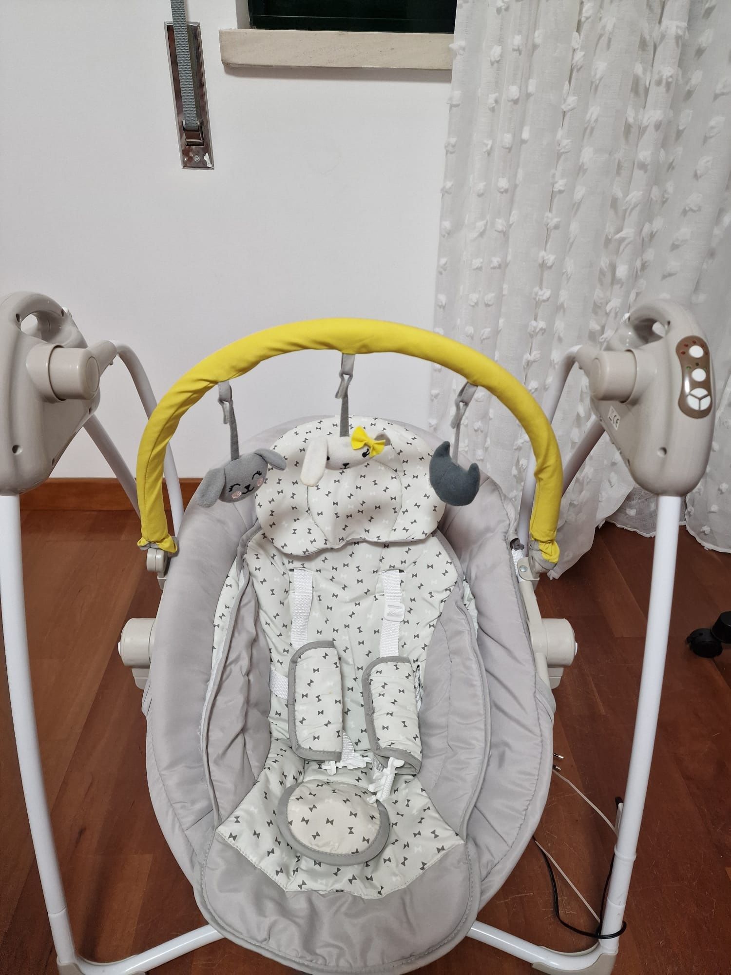 Baloiço com arco de jogos Babyswing VERTBAUDET - cinza estampado
