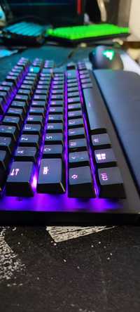 Продам игровую клавиатуру Razer Huntsman v2 Red Switches