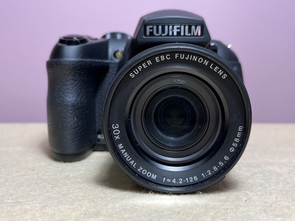 Câmara digital Fujifilm FinePix HS25 EXR