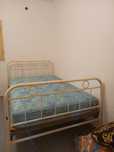 Cama de ferro antiga