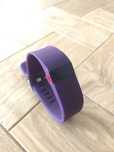 Zegarek Fitbit fioletowy