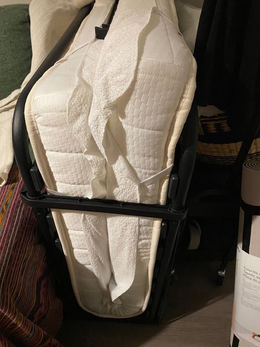 Cama com colchão que se fecha