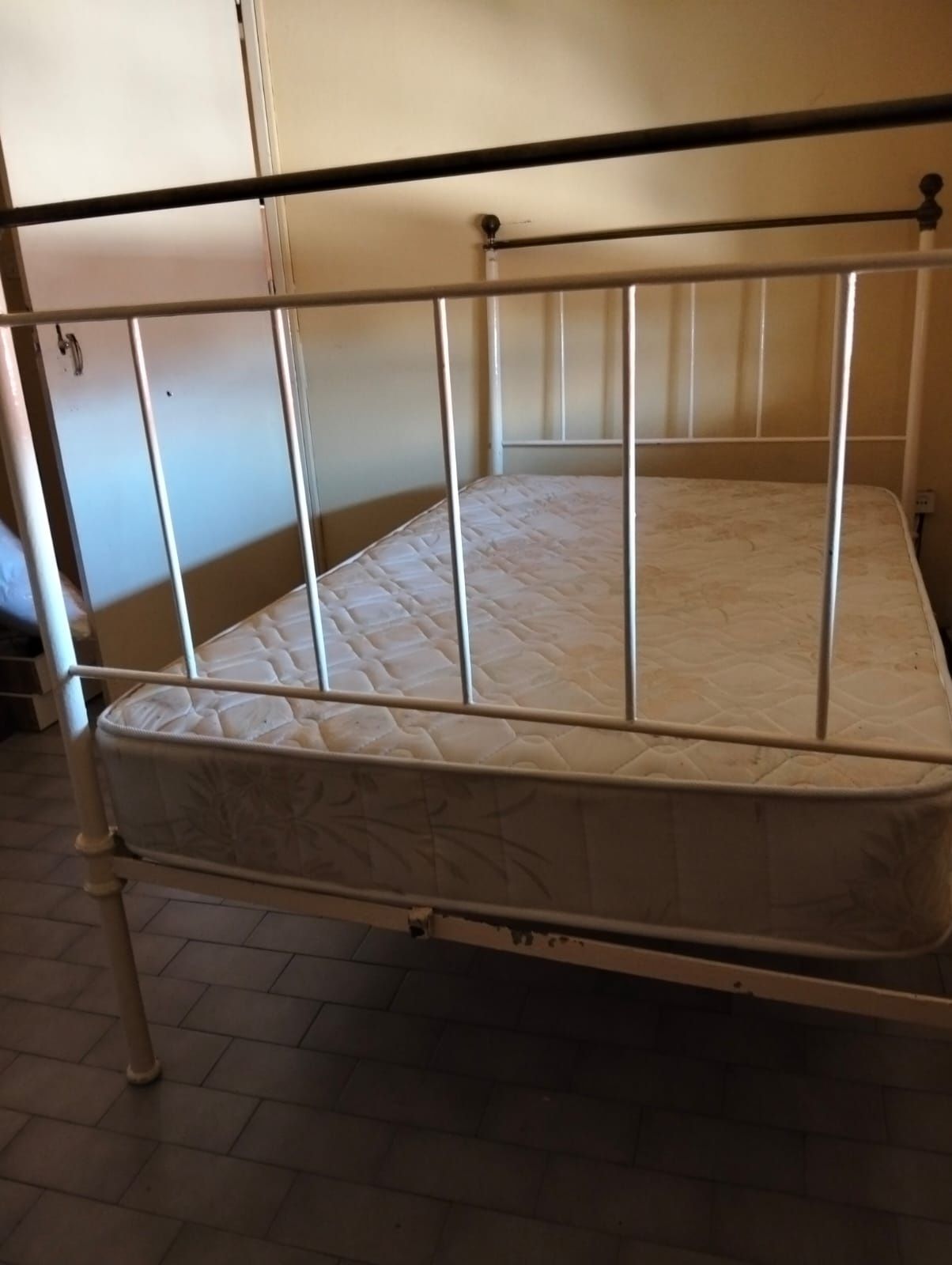 Cama e colchão 165x100