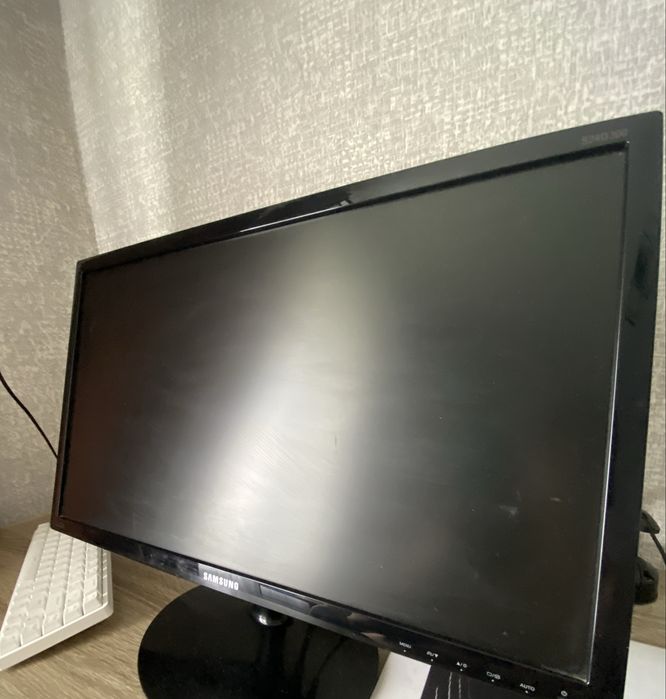 Samsung 24’ 75hz(60)