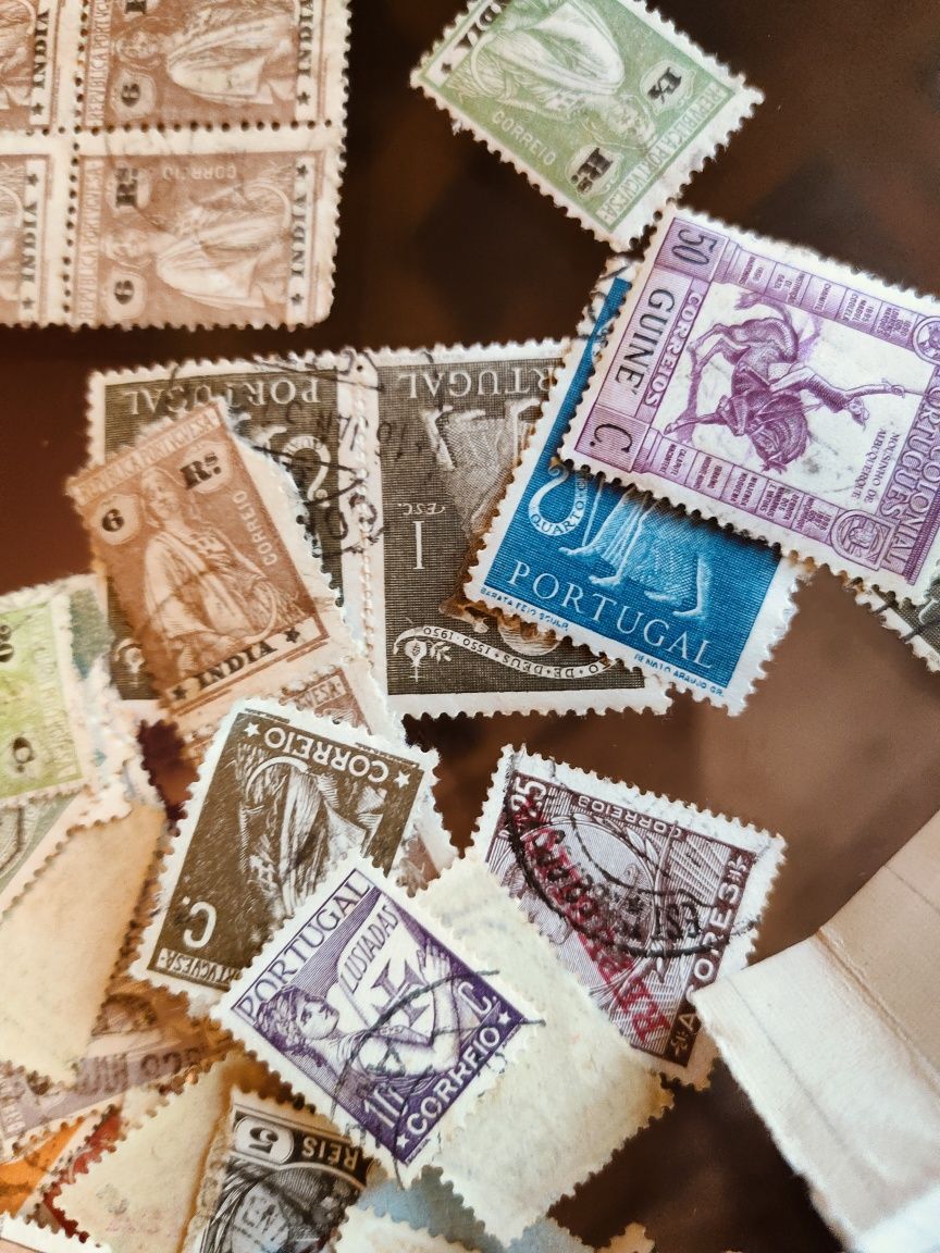 Centenas de selos indiferenciados