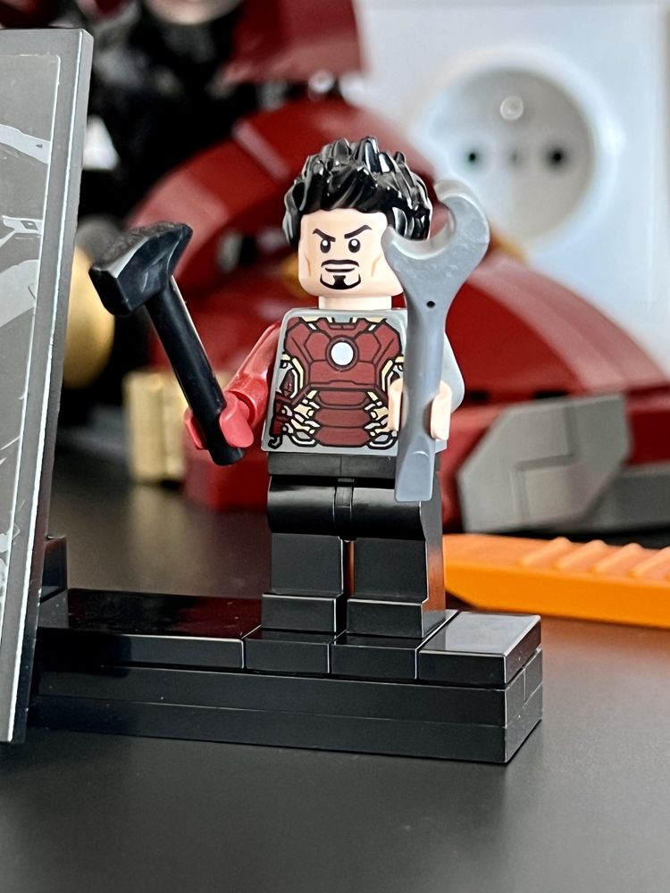 LEGO Super Heroes The Infinity Saga HULKBUSTER Iron Man 76210