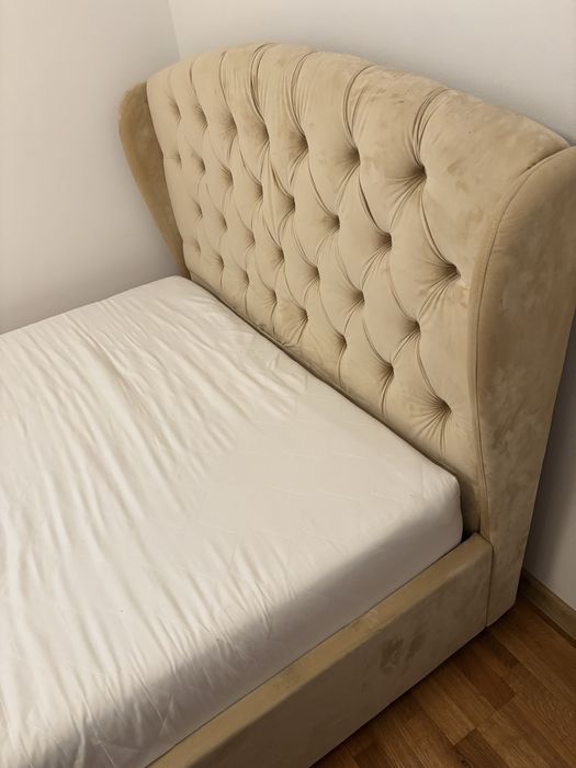 Łóżko sypialniane z wezgłowiem welur beżowe 140x200 z materacem lubbez
