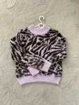 Sweter we wzorki
