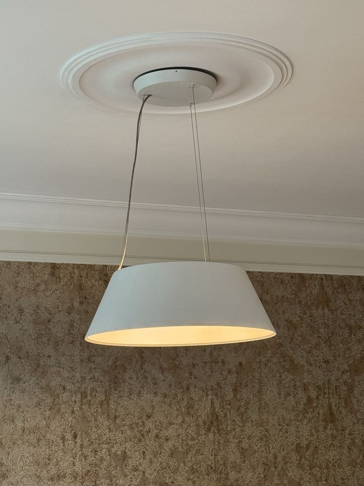 Dwie nowoczesnye lampy