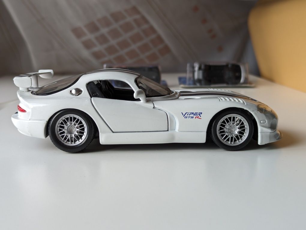 1/24 Maisto Dodge Viper GT2 маисто Додж вайпер белый модель машинка