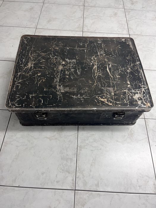 Caixa Metálica cinzenta