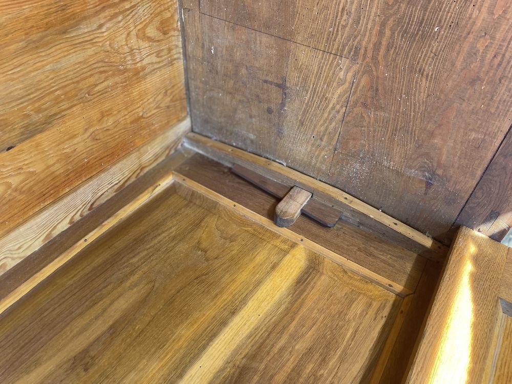 Stara szafa dębowa skladana na kliny oraz stół