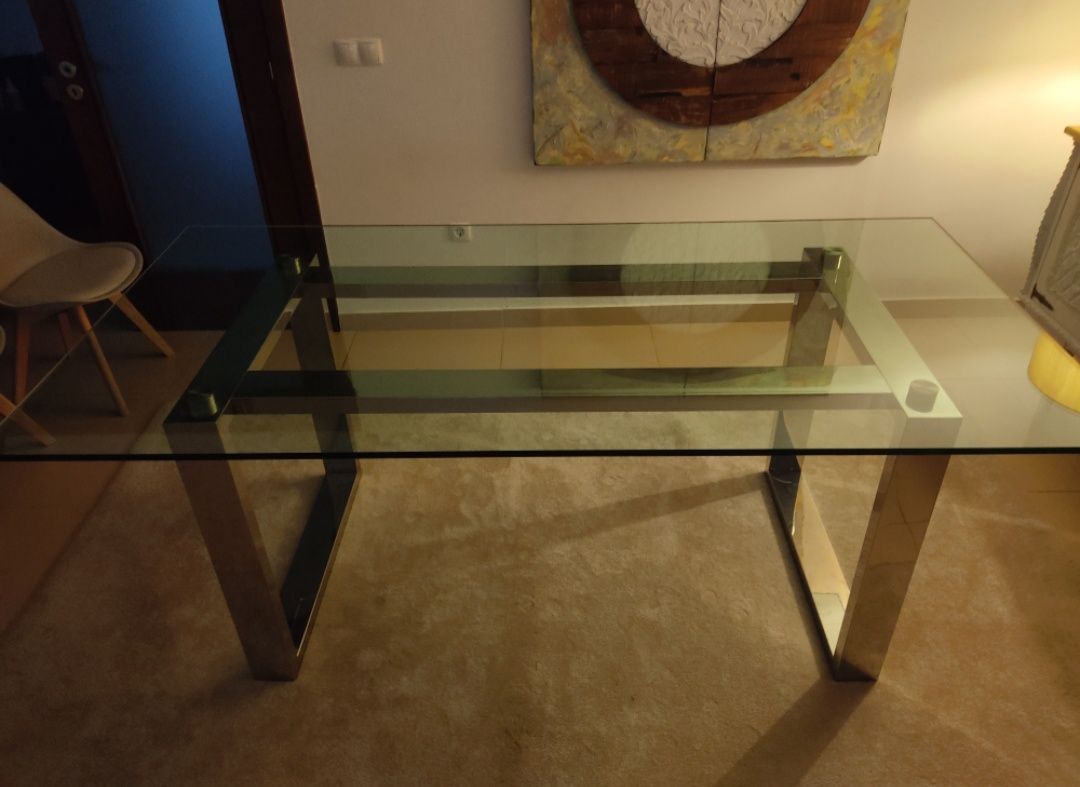 Mesa de vidro e pés de alumínio