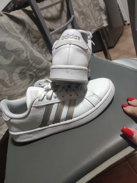 Tenis Adidas em bom estado