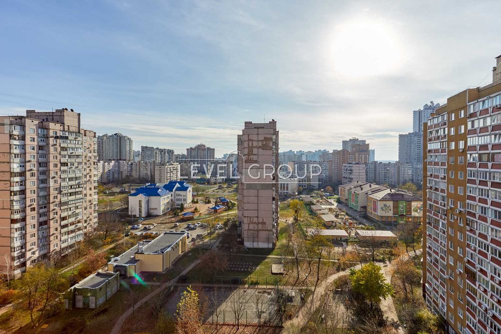 Продаж 3-кімнатної квартири з ремонтом вул. Анни Ахматової