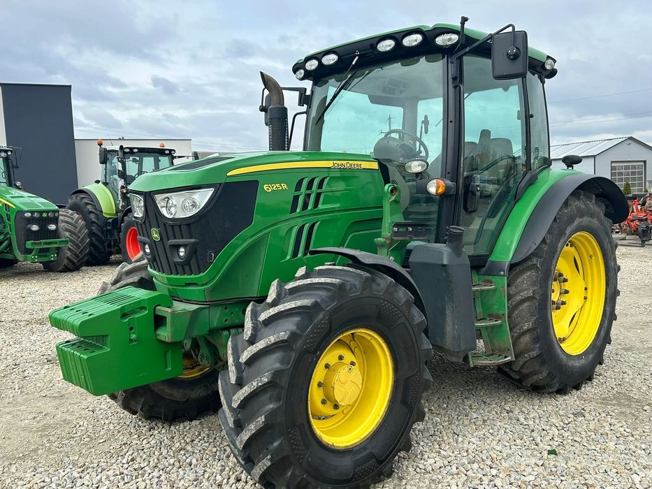 John Deere 6125R  John Deere 6125R