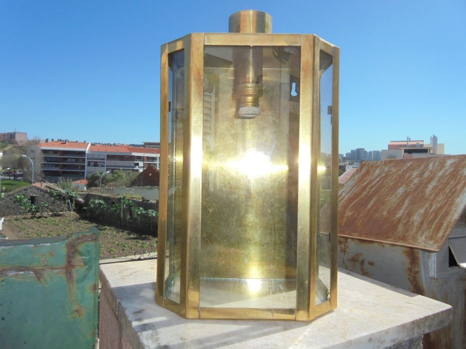lanterna aplique de iluminação dourada