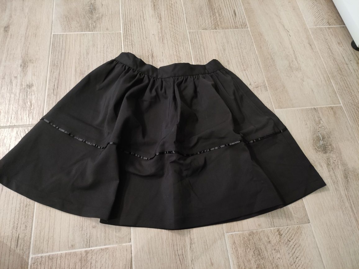 Spódnica damska mini czarna 38 M rozkloszowana
