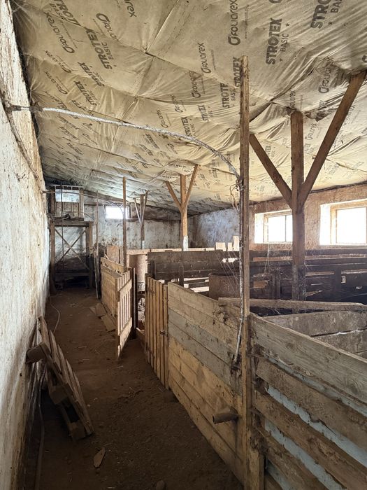 Ферма утеплена з підводом води та земельною ділянкою