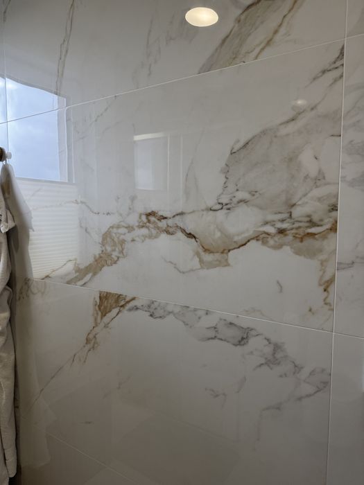 Gres szkliwiony hiszpański ecoceramic marshall calacatta gold poler