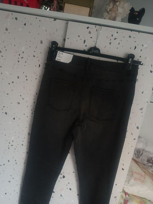 Nowe spodnie jeansy skinny czarne unisex.