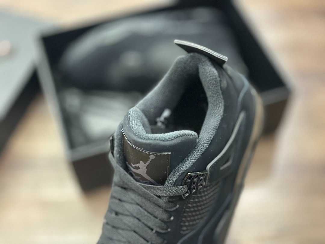 Jordan 4 rétro Black Cat.46
