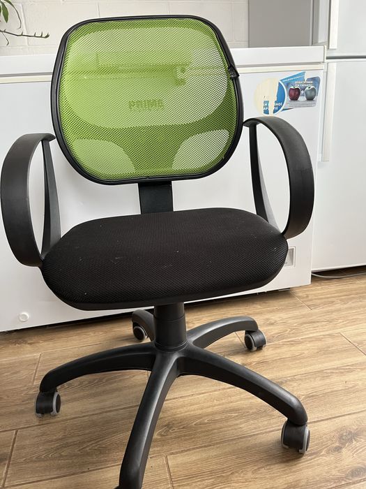 Продам крісло офісне і для учня