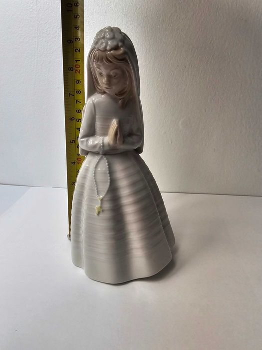 Duża Hiszpańska Figurka porcelana Nao Lladro "Pierwsza komunia" 23 cm