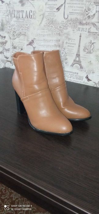 Чобітки, сапожки та черевички осінь / весна