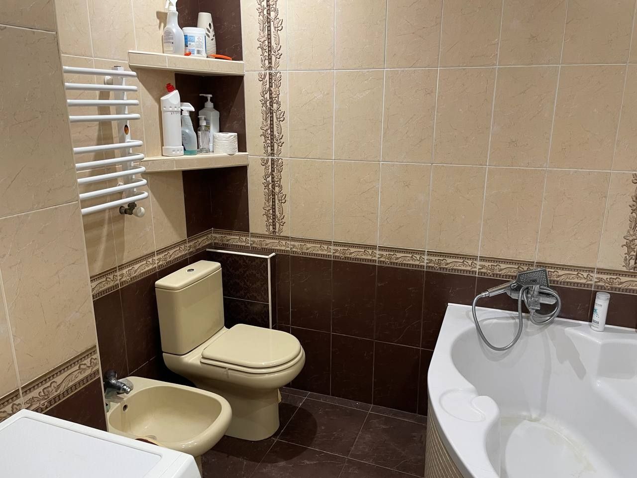 Продаж 4-х кімнатної квартири с.Зоря
