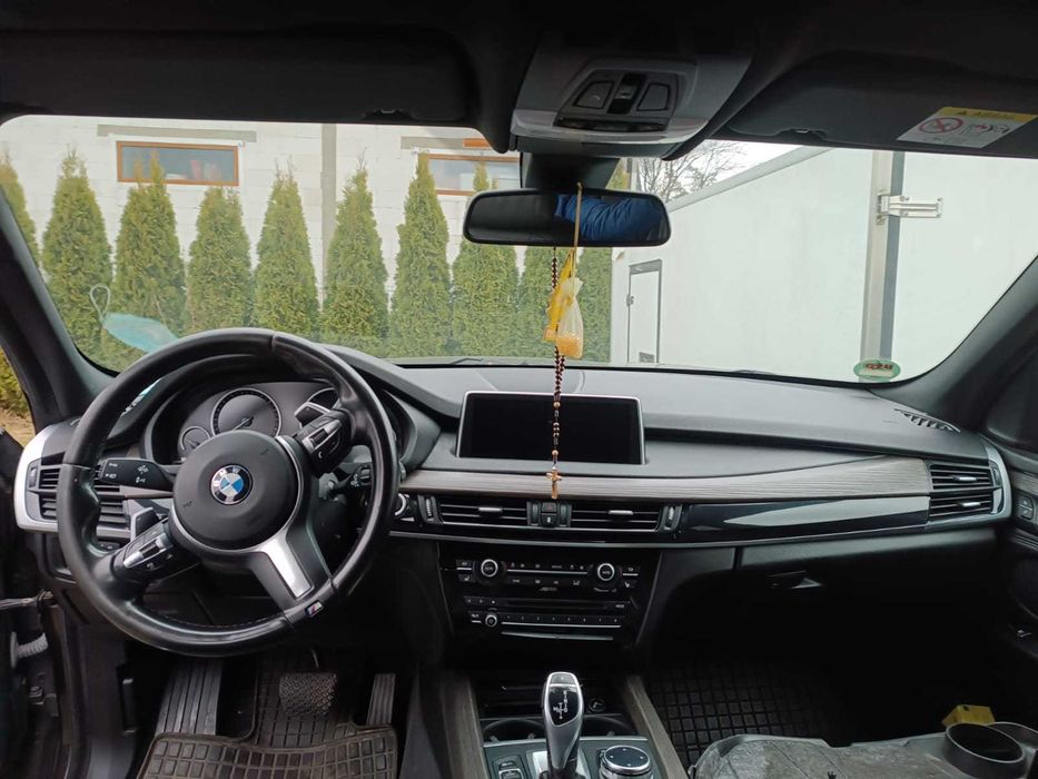 bmw x5 z uszkodzonym siilnikiem