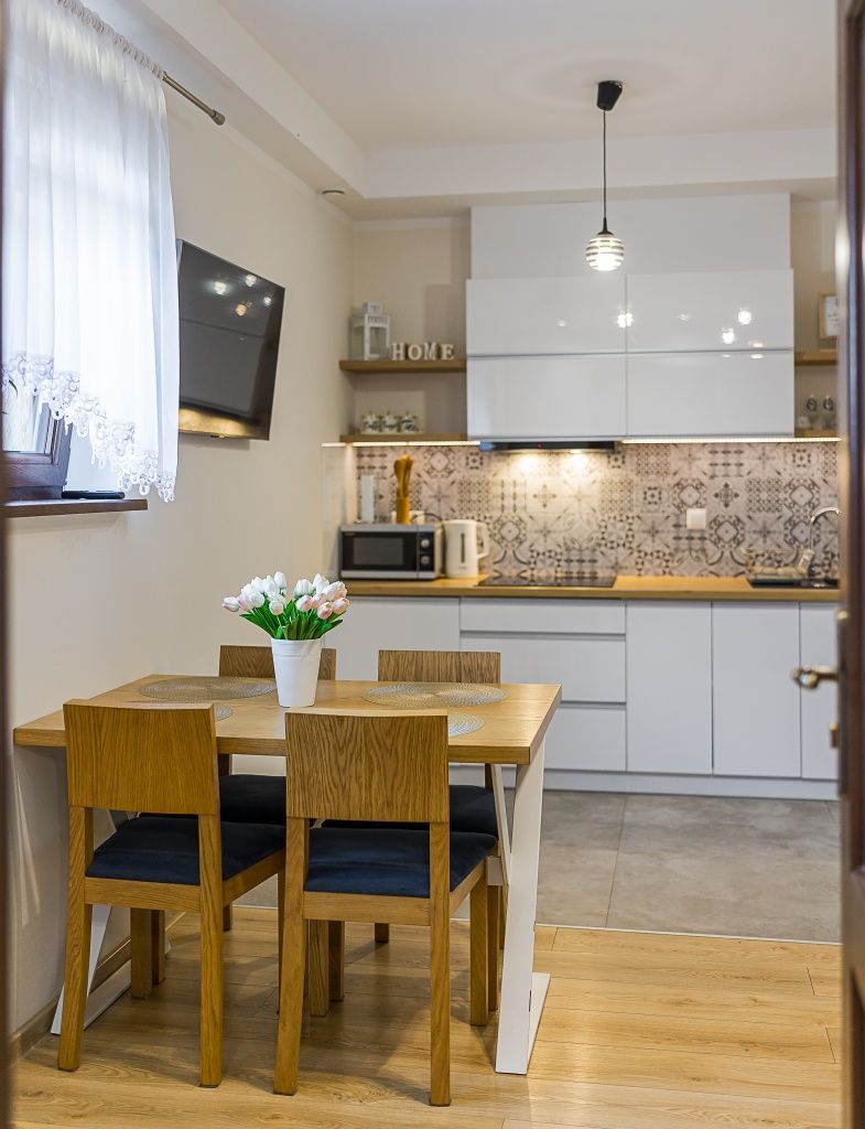 Pokoje, apartament z widokiem na góry  jezioro Bieszczady Polańczyk
