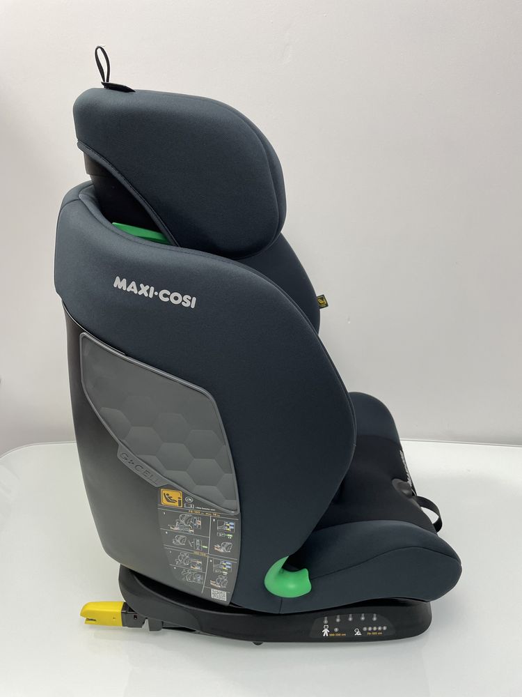 MAXI COSI Titan i-Size Basic Black Fotelik samochodowy